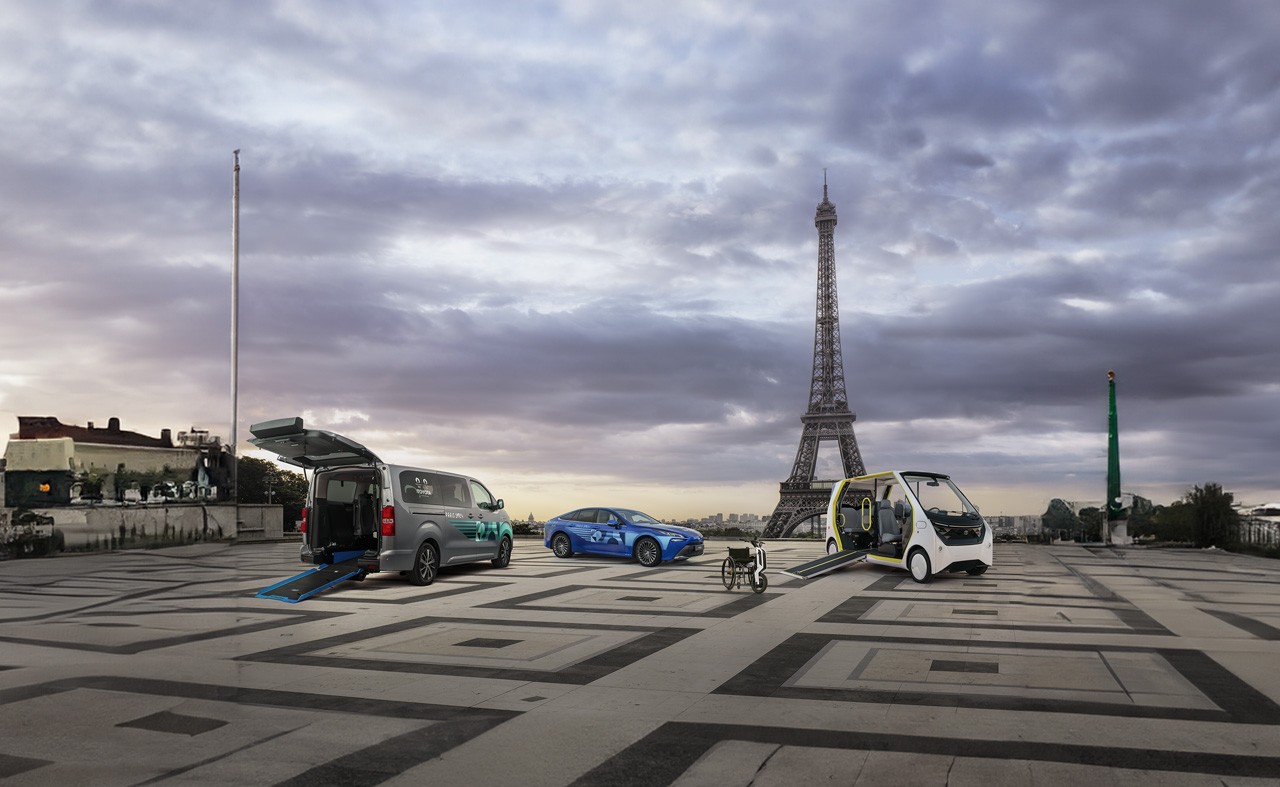 Toyota Mirai, Toyota Accessible People Mover - APM, Toyota Wheelchair e-puller v Paríži